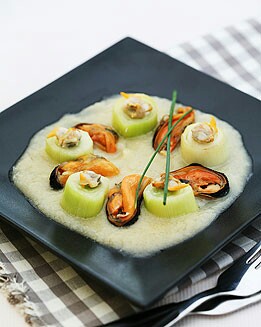 ENSALADA TEMPLADA DE PUERROS Y MOLUSCOS
