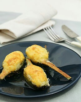 ALCACHOFAS RELLENAS DE ACEITUNAS Y QUESO DE CABRA