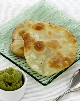 PAN INDIO CON CREMA DE GUISANTES
