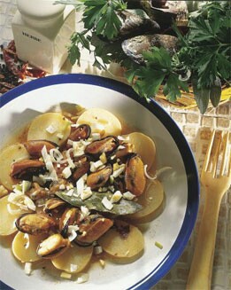 MEJILLONES ESCABECHADOS CON LECHO DE PATATAS