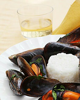 MEJILLONES EN SALSA VERDE CON ARROZ BLANCO