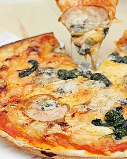 PIZZA DE PERAS, ESPINACAS Y QUESO AZUL