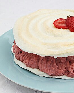 TARTA DE MERENGUE Y FRESAS