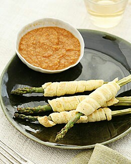 ESPÁRRAGOS VERDES CON ROMESCO