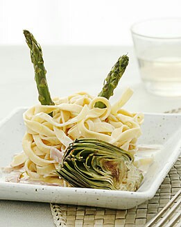PASTA CON ALCACHOFAS Y ESPÁRRAGOS