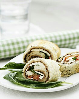 ENROLLADO DE POLLO CON MOZARELLA, ESPINACAS Y  TAP