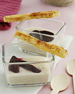 REMOLACHA CON BECHAMEL Y BASTONES DE HOJALDRE