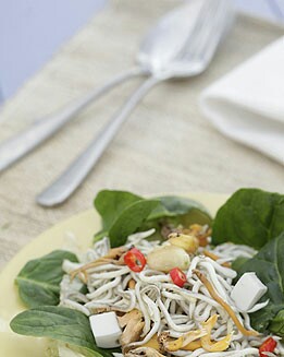 ENSALADA DE GULAS CON ESPINACAS