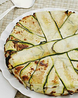 PASTEL DE CALABACÍN, PUERROS Y GAMBAS