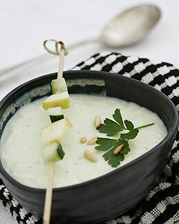 SOPA DE PEPINO, CEBOLLETA  Y MANZANA