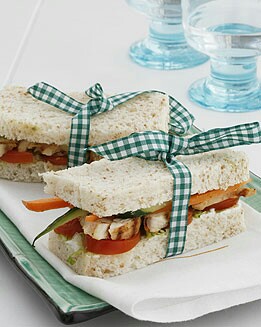 SANDWICH DE LECHUGA Y POLLO
