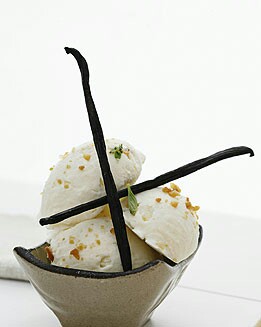 HELADO DE VAINILLA Y PAN CARAMELIZADO