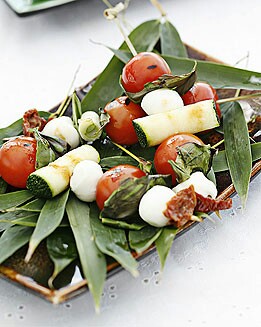 BROCHETA DE VERDURAS Y MOZARELA FRESCA