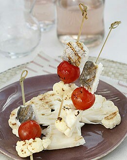 BROCHETA DE BACALAO CON TOMATES CHERRY