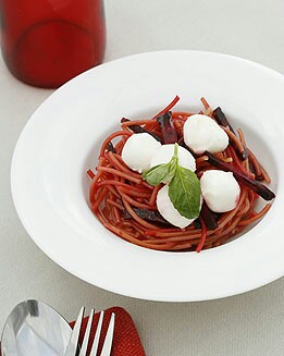 PASTA DE REMOLACHA Y MOZARELA