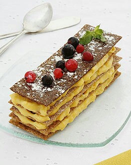 MILHOJAS DE CREMA Y FRUTOS ROJOS