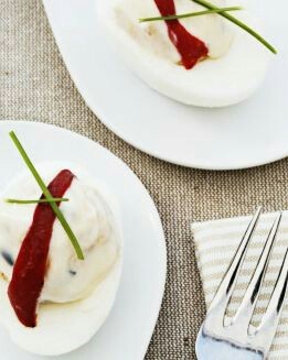 HUEVOS RELLENOS DE JAMóN Y GAMBAS