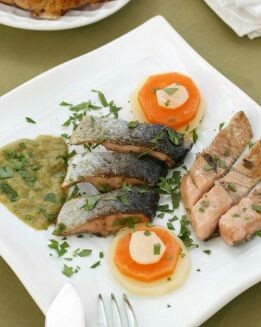 TRUCHAS CON SALSA DE PIMIENTOS
