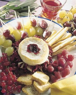ENSALADA DE QUESO CON FRUTAS DEL BOSQUE