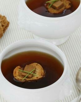 CONSOMé DE NAVIDAD CON FOIE