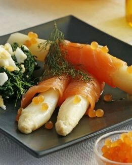 ESPÁRRAGOS CON SALMÓN