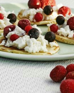BLINIS DE CREMA DE CASTAÑAS Y FRUTOS ROJOS