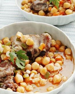 GARBANZOS CON COSTILLAS