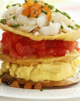 HUMUS,  BACALAO Y HUEVAS DE SALMÓN