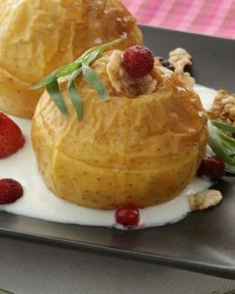 MANZANAS ASADAS CON YOGUR Y MUESLI