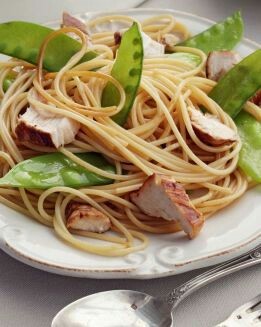 ENSALADA DE TIRABEQUES, POLLO Y ESPAGUETIS