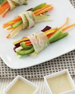 ROLLO PRIMAVERA CON SALSA DE SÉSAMO