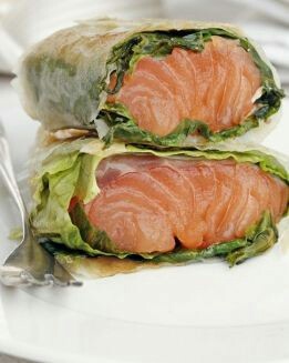 SALMÓN FRESCO CRUJIENTE CON LECHUGA