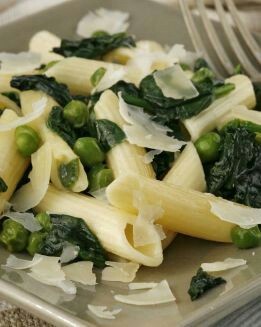 PENE CON VERDURAS Y  PESTO
