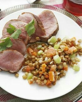 CERDO CON ENSALADA DE LENTEJAS