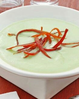 CREMA FRÍA DE AGUACATE CON CHILES PICANTES