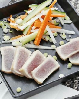 ENSALADA DE TATAKI DE BONITO