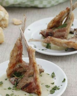 CHULETAS DE CORDERO CON CREMA DE BERENJENAS