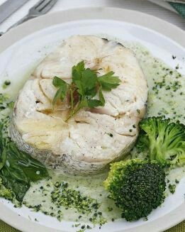 MERLUZA  CON CREMA DE BRÉCOL