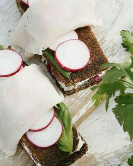 SANDWICH DE FIAMBRE DE PAVO Y RABANITOS