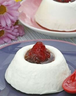 BAVAROIS DE YOGUR  Y JALEA DE FRESA