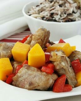 CERDO CON MANGO Y ARROZ SALVAJE CON PASAS Y ALMENDRAS