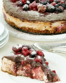 TARTA DE CHOCOLATE Y FRUTOS ROJOS