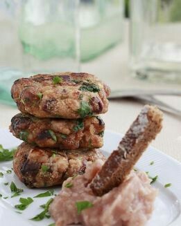 HAMBURGUESA DE ATÚN CON PURÉ DE BERENJENAS