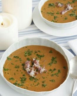 CREMA DE MARISCO CON CHIPIRONES