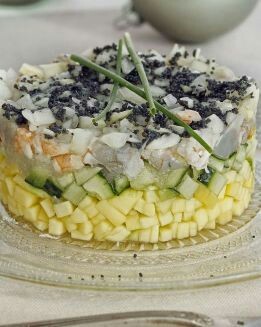 LANGOSTINOS MARINADOS CON MANGO, PEPINO Y HUEVAS DE MÚJOL