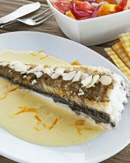 PESCADILLA FRITA CON SALSA HOLANDESA
