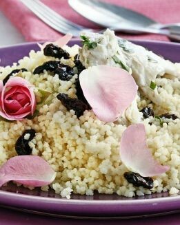 CUSCÚS DE LUBINA Y ROSAS
