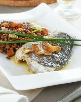 DORADA CON ENSALADA DE LENTEJAS