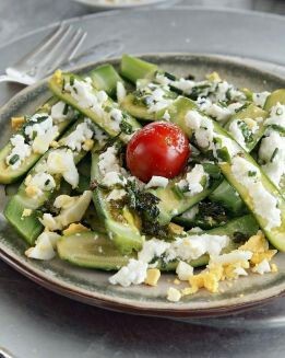ENSALADA DE CALABACINES RELLENOS DE QUESO