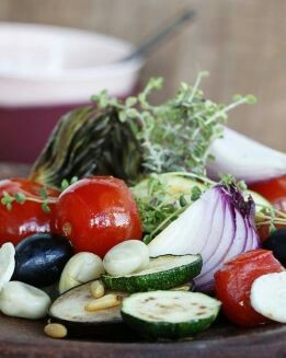 ENSALADA DE VERDURAS CON SALSA VINAGRETA